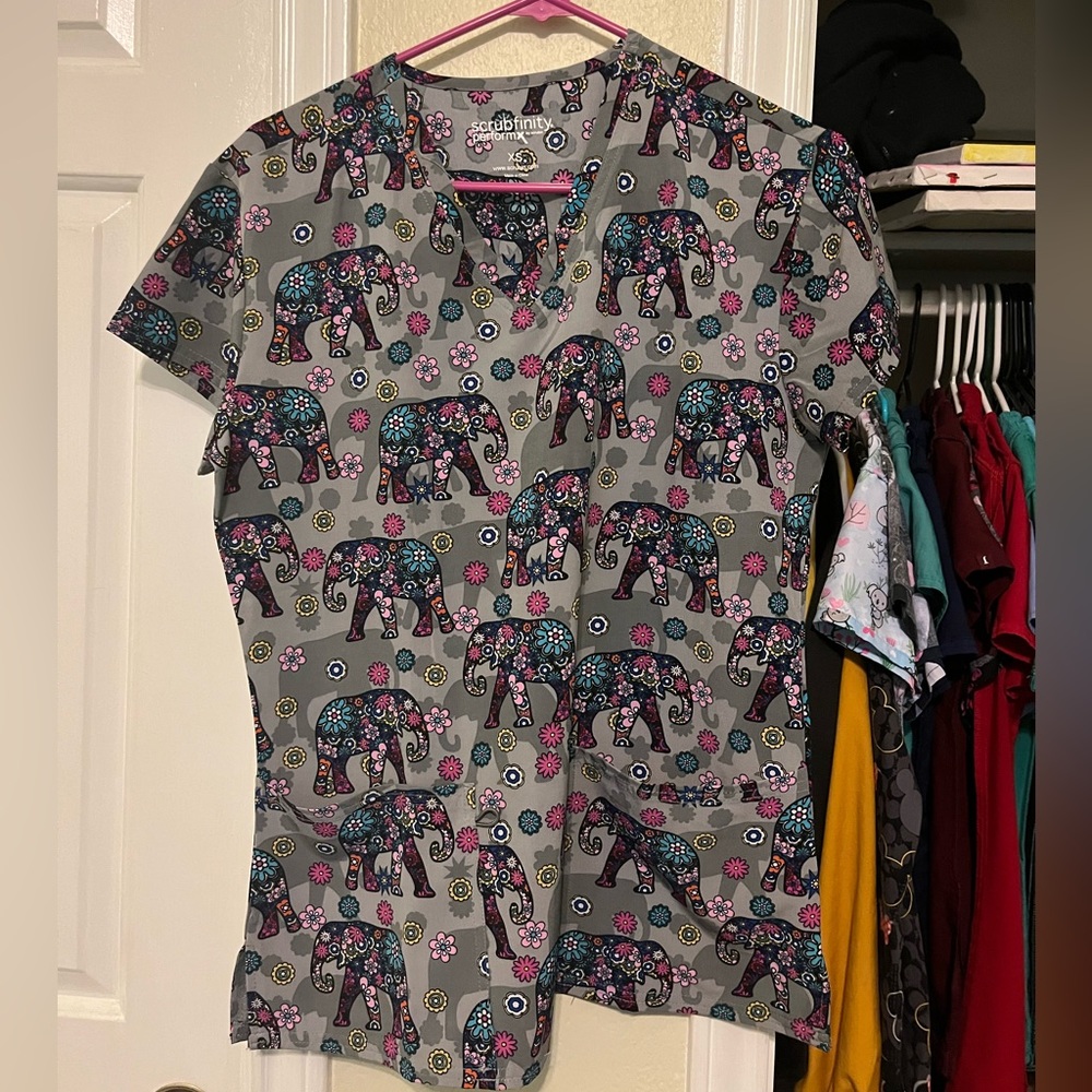 XS scrub top